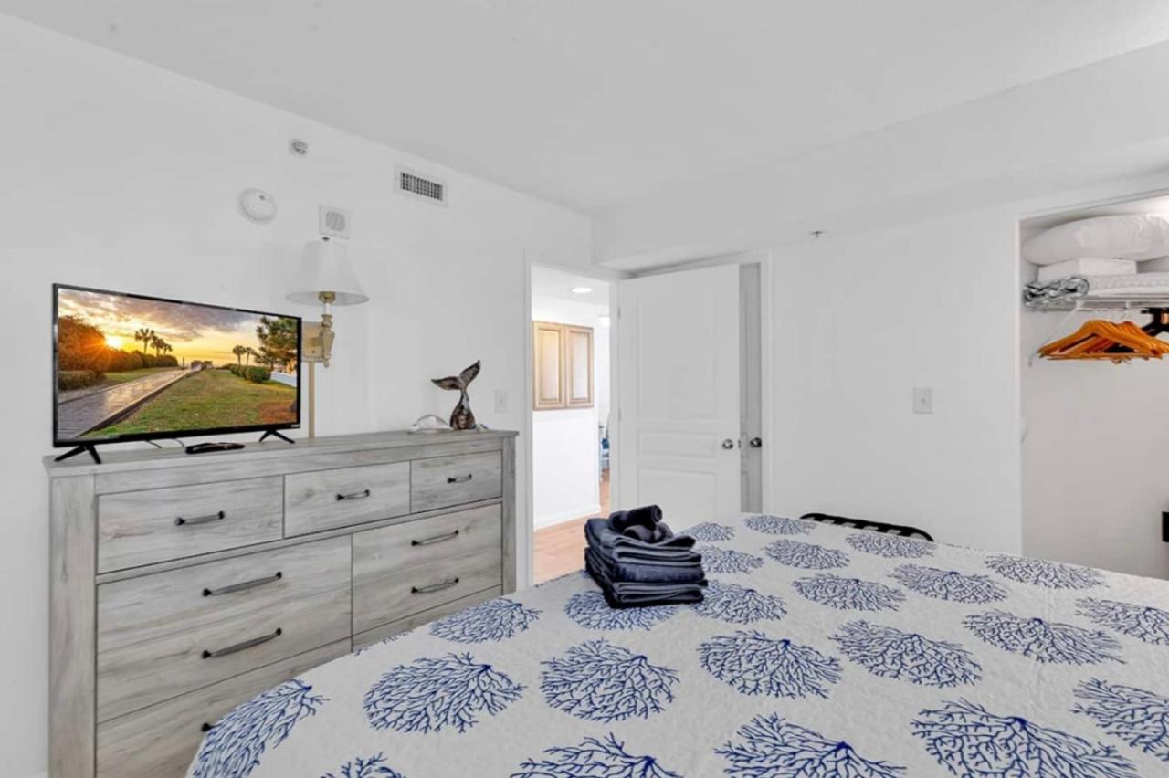 Beachfront, Spacious King Suite With Resort Access, Free Parking! Myrtle Beach Exterior photo